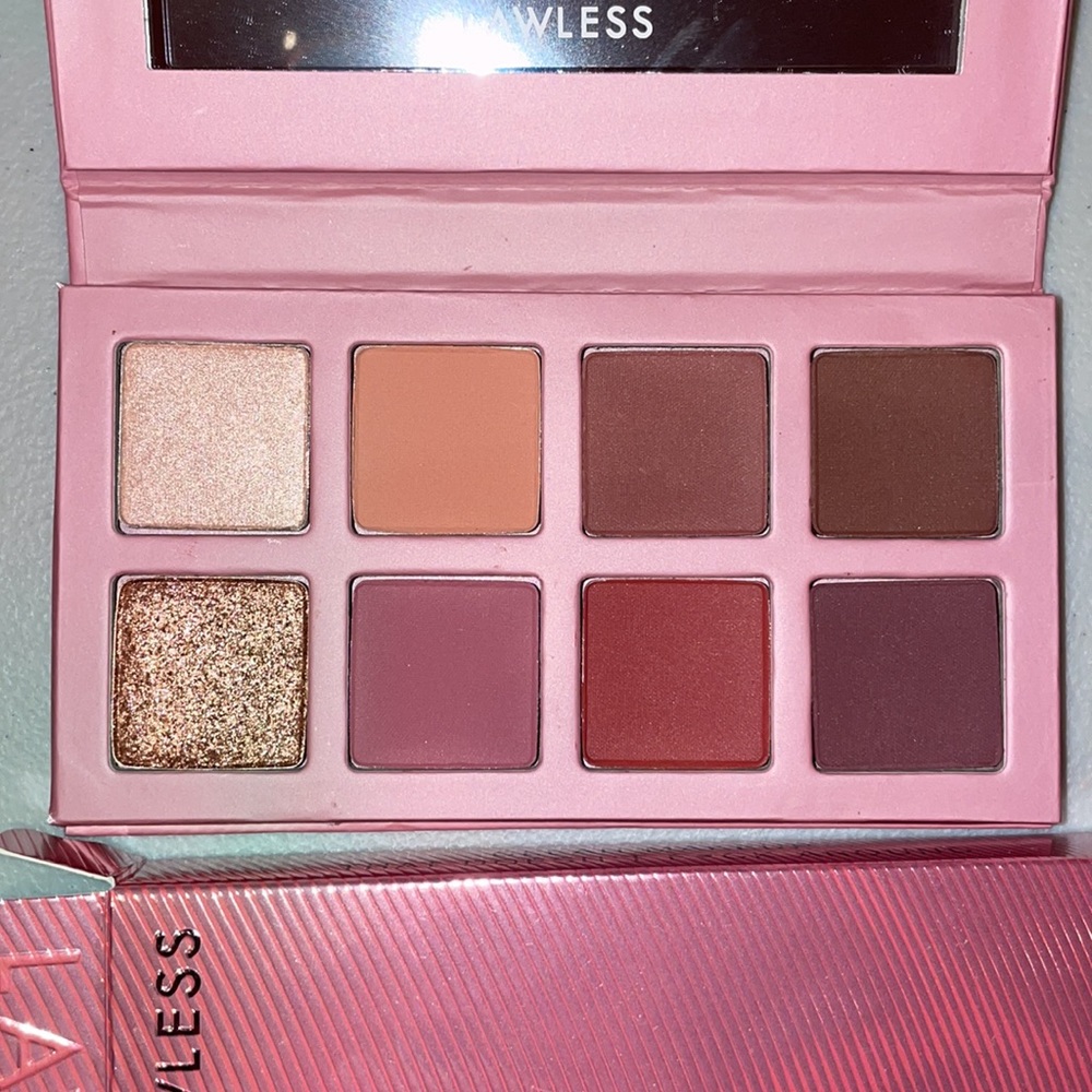 The one baby Lawless eyeshadow palette - Picture 2 of 2